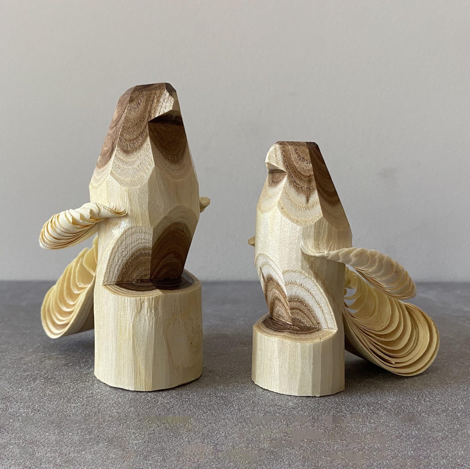 おたか三兄弟 （笹野一刀彫）／白木のお鷹ぽっぽ （槐） - オンライン