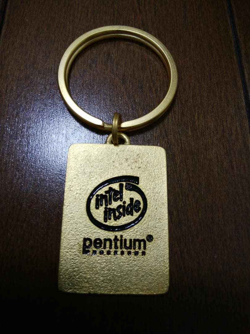 【中古】INTEL(インテル） PENTIUM（ペンティアム）キーホルダー1個 非売品 インテル CPUキーホルダー(486/386) - メルカリ